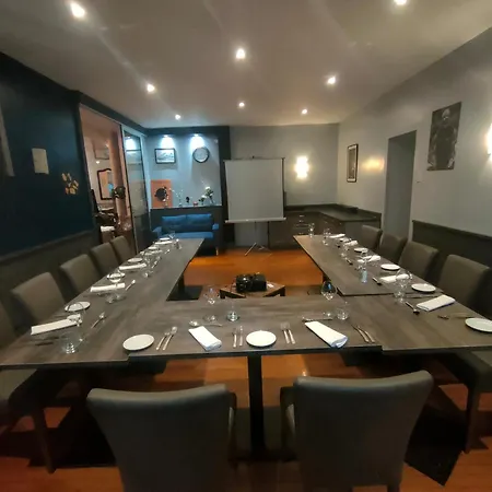 & Restaurant O Pervenches シャンベリ